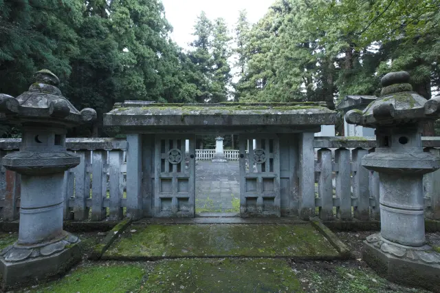 福井歴代藩主の廟所「千畳敷」