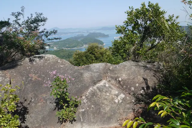 奇岩がいくつも連なる神秘的な景観が魅力