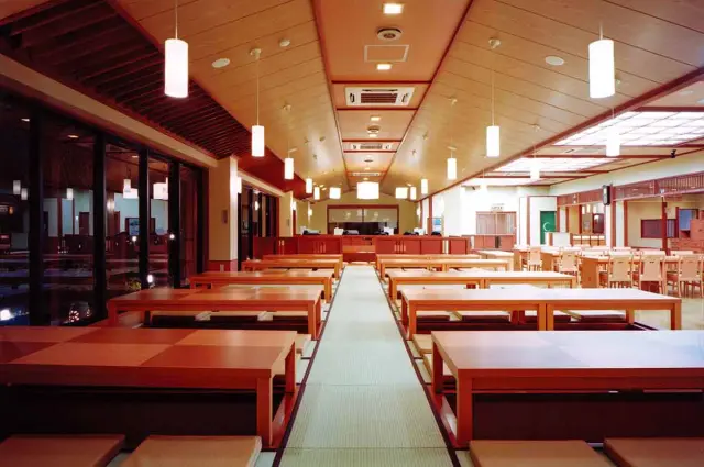 入浴後は食事処でひと休み