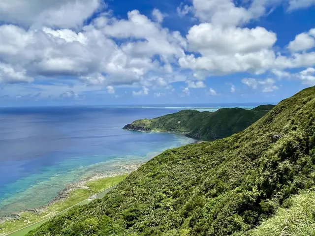 有蔚藍大海與翠綠斷崖等豐富的自然景觀