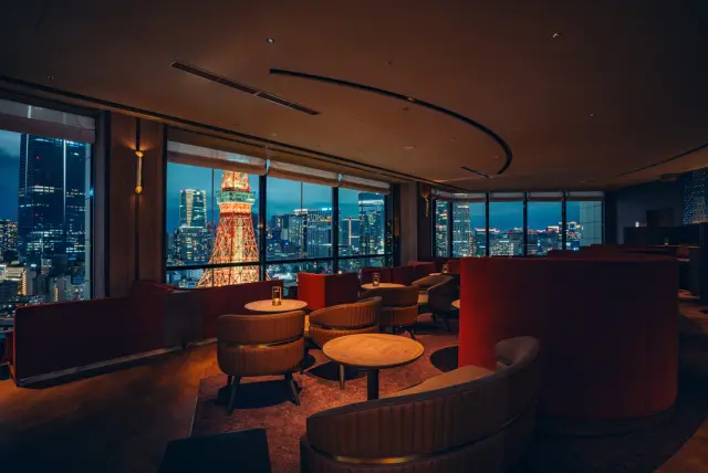 幻想的な夜景を望みながら過ごす特別なひととき