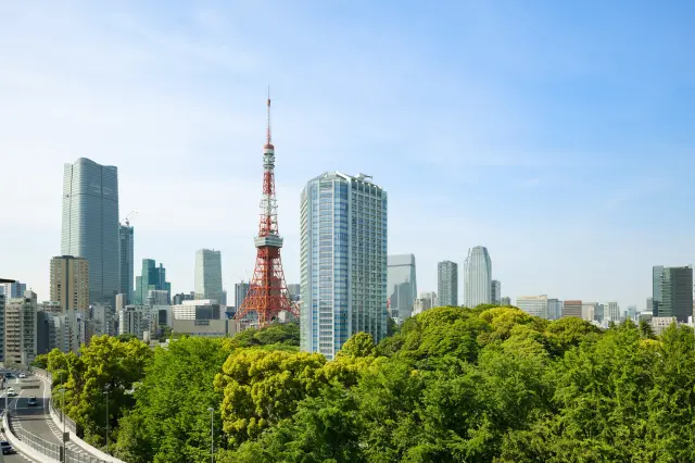 芝公園内、東京タワーを間近に望むロケーション