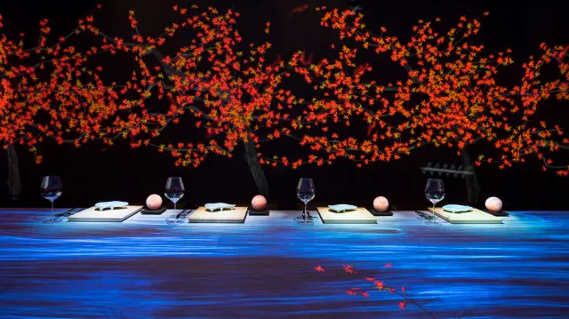 MoonFlower Sagaya Ginza, Art by teamLab