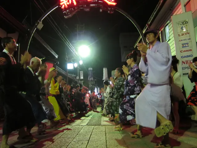 徹夜で踊り明かす「徹夜おどり」に注目