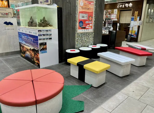 「寿司ベンチ」が置かれた休憩スペース「Susheen（スシーン）」