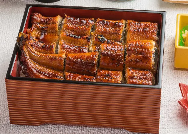 鰻丸ごと使った「鰻重定食」
