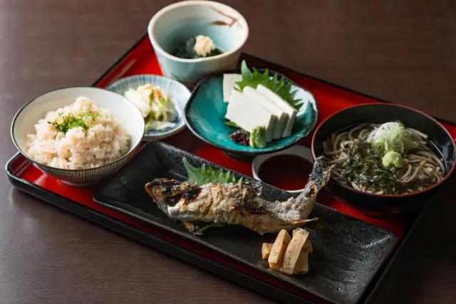 金沢の郷土料理2品をつけた「白山定食」