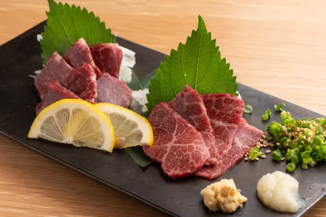 熊本県から直接仕入れた新鮮な「馬刺し」