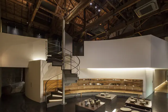 敷地内にはセレクトショップを併設している