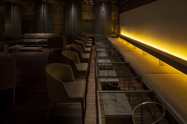 カフェラウンジも併設する