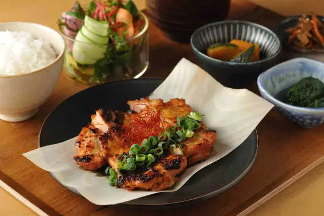 「雪峰食堂」「Restaurant 雪峰」のメニューもぜひ
※雪峰食堂(営業:3月上旬〜12月中旬)、Restaurant雪峰(営業:12月中旬〜3月上旬)