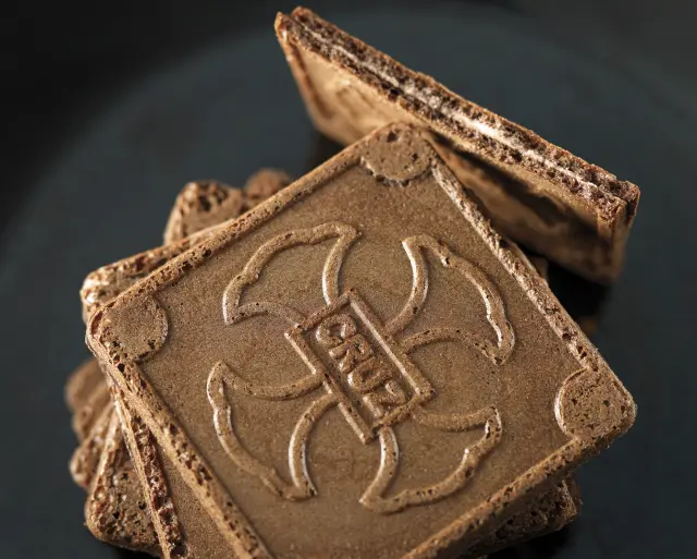 Coffee CRUZ with coffee chocolate sandwiched inside