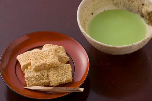 「わらび餅おうすセット」も味わえる