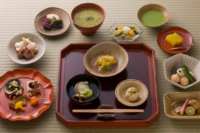 ゆっくり食事を楽しむなら「茶がゆ懐石」を