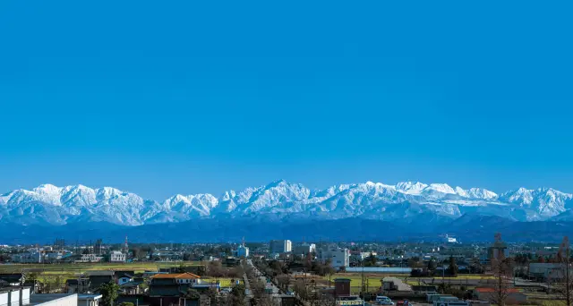 展望デッキからは雄大な立山連峰を一望
