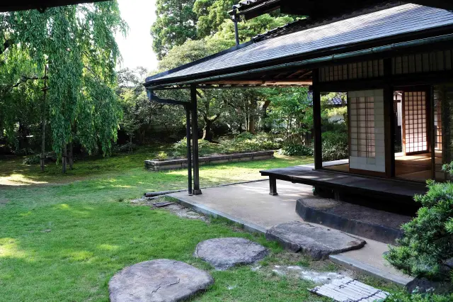 当時の繁栄を感じる重厚な館