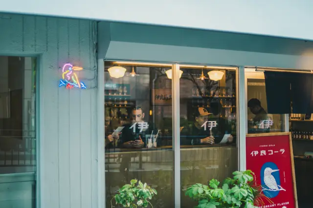 シンボル「カワセミ」には異世界への挑戦の意味が込められている