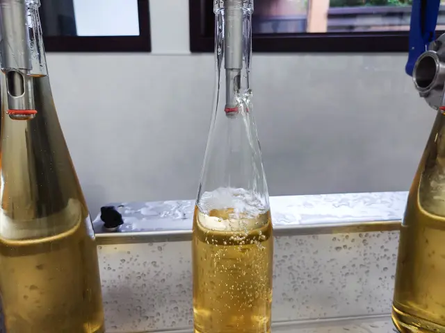 低温で酵母を熟成させ1.5〜2カ月かけて完成