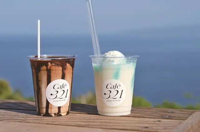 Cafe・321ではオリジナルドリンクやクラフトビールを販売