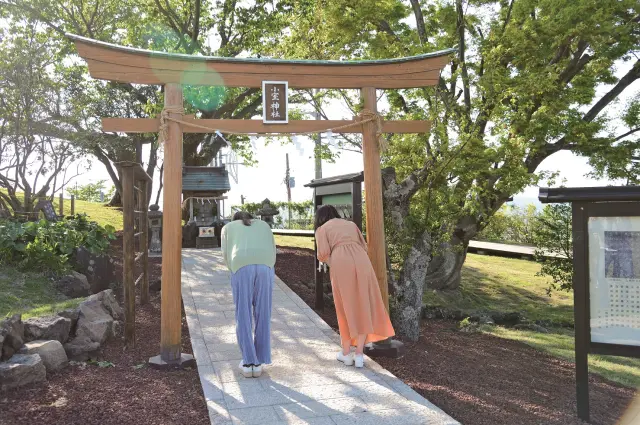 小室山山頂に鎮座する「小室神社」