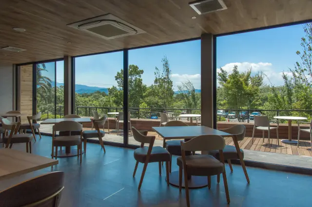 山麓にはレストラン「Kitchen・218」もある