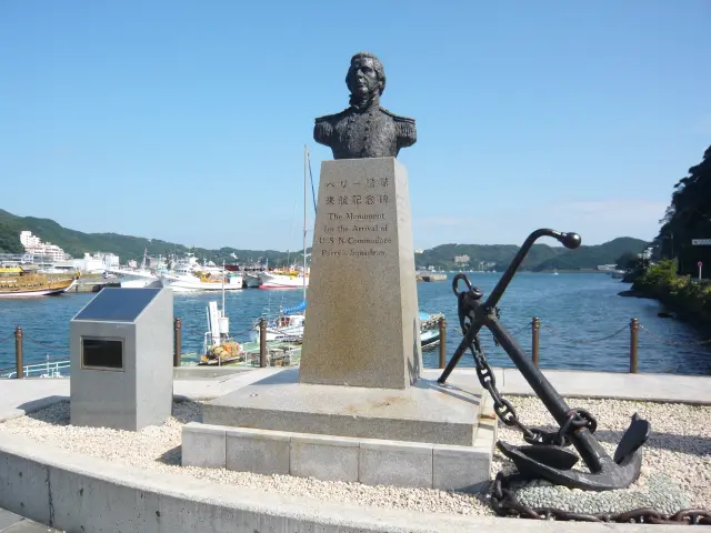 ペリー艦隊が上陸した鼻黒には「ペリー艦隊上陸記念碑」が立つ