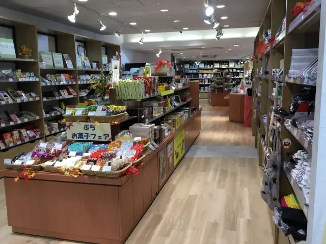 約1万5,000点、1,400種類もの商品がずらり