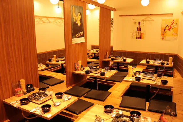 寬敞的店內共有240個座位