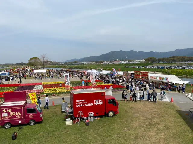キッチンカーが出店する年もある
