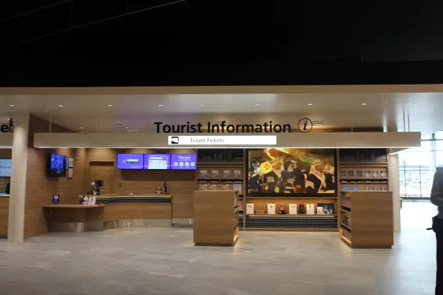 観光案内所で九州の観光情報をゲット