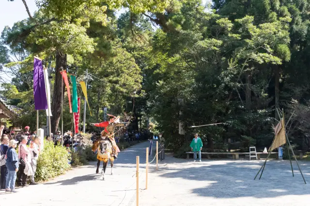 10月の流鏑馬は神社を代表する神事