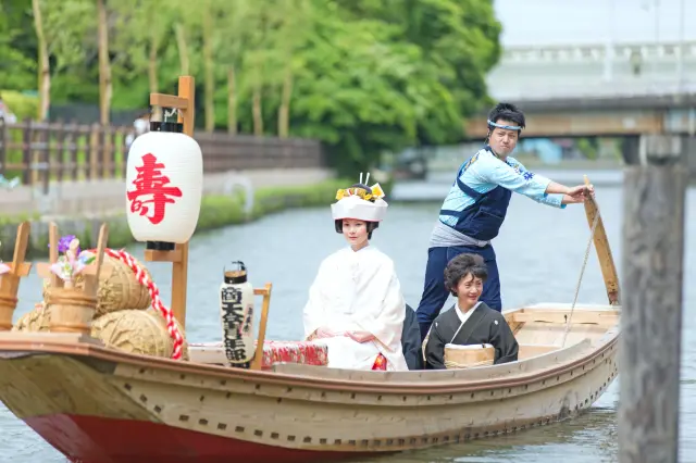 「嫁入り舟」の運航シーン