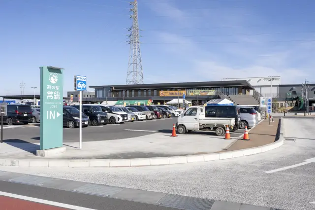 国道294号沿いに立地している