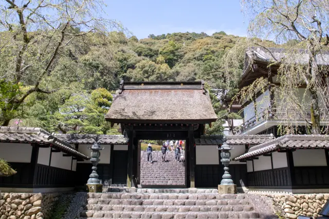 市指定文化財の黒門は宝永8年(1711)建立