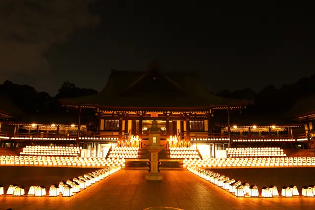 毎年7月9・10日には「万灯祭」が行われる