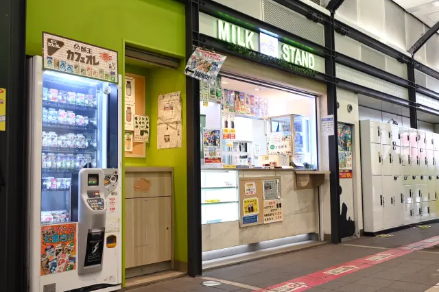 JR「御徒町」駅の改札前にあり、アメ横にも近い