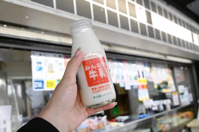 専用の瓶に入った「牛乳」の専門店