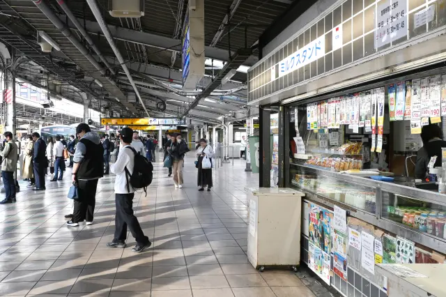 店舗はJR「秋葉原」駅の総武線5番ホームにある