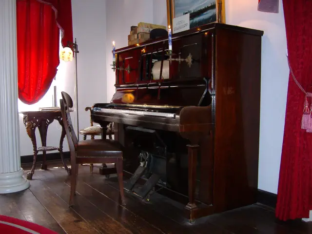 イギリス製の自動演奏ピアノは約150年前の貴重なもの