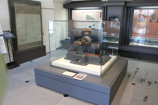 東北初の発電機（レプリカ）を展示