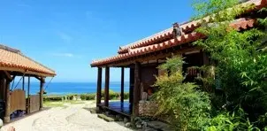 沖縄の海と空を一望するロケーション