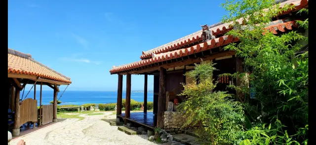 沖縄の海と空を一望するロケーション