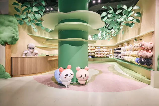 ちいかわたちの帽子やカチューシャを身につけて、パークの世界を満喫