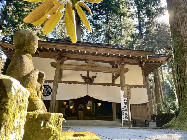 境内にある摂社の一つ「斎神社」