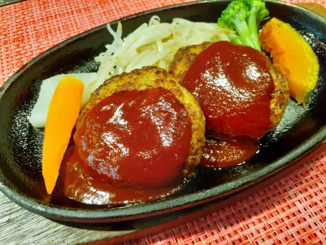 伊賀牛使用のハンバーグも楽しめる