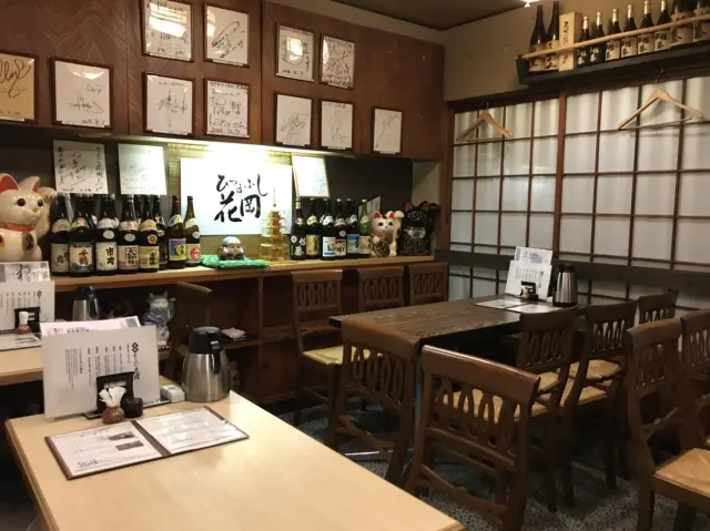 除了桌席外也有吧檯座位