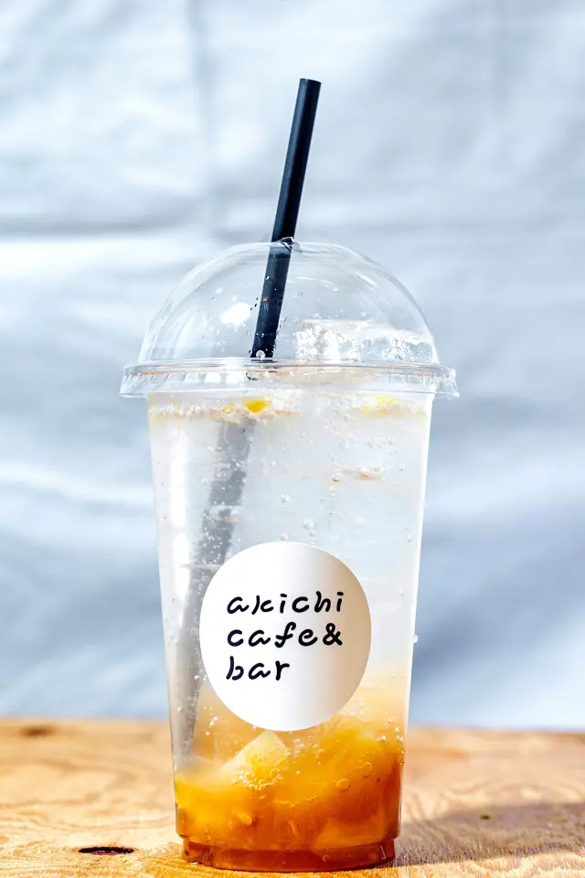 「空き地カフェ&バー」の人気メニュー「レモンスカッシュ」