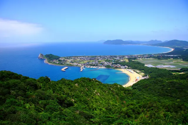 眼下に広がる糸島の海が美しい
写真提供:(一社)糸島市観光協会