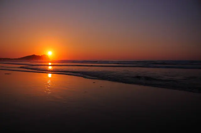 夏季には海に沈む夕日も楽しめる
写真提供：（一社）糸島市観光協会