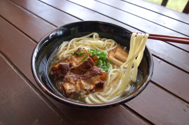 一度食べたらやみつきになる「ちょうじ屋」の宮古そば